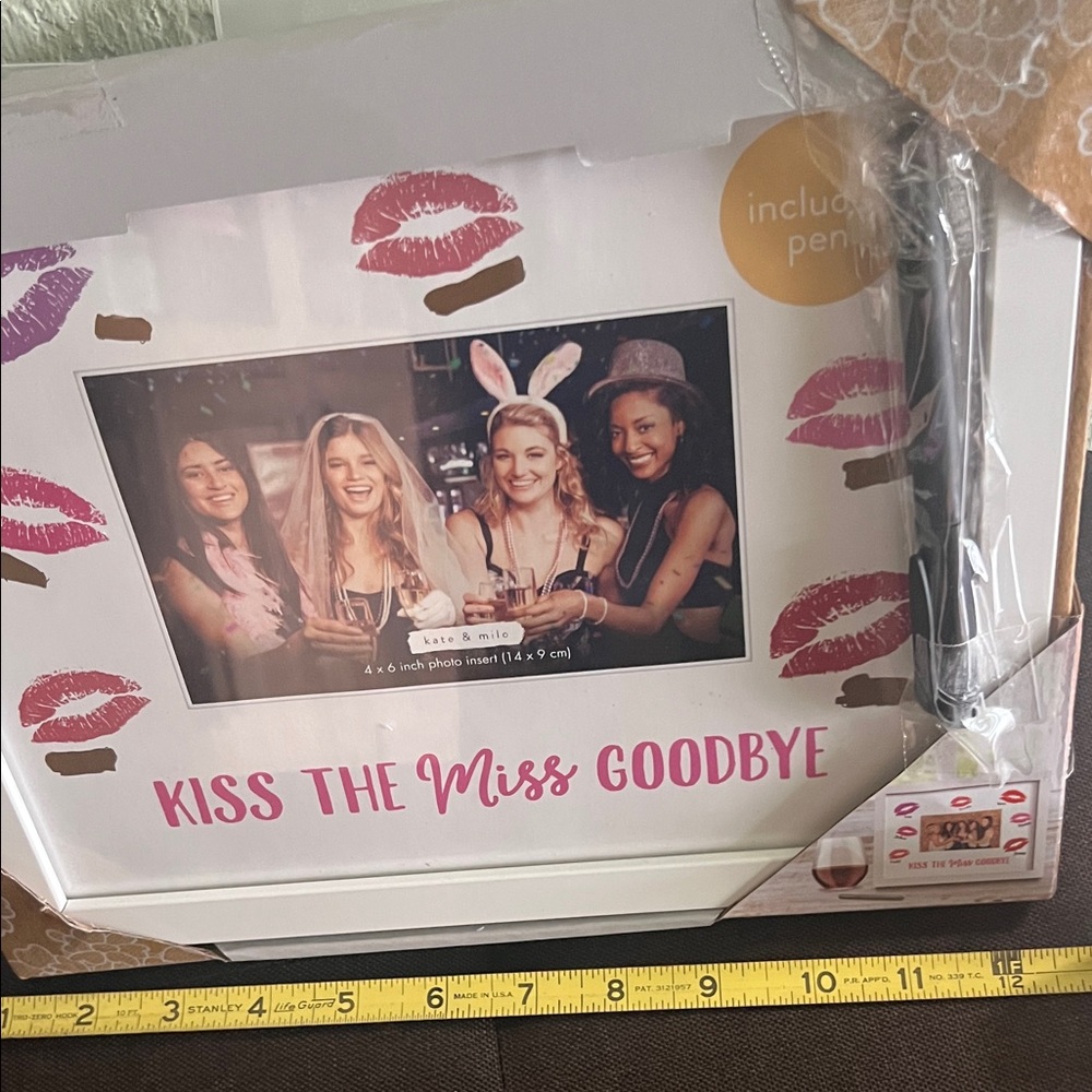 # 0842+ Kate & Milo Kiss the Miss Goodbye Frame - Picture 6 of 11